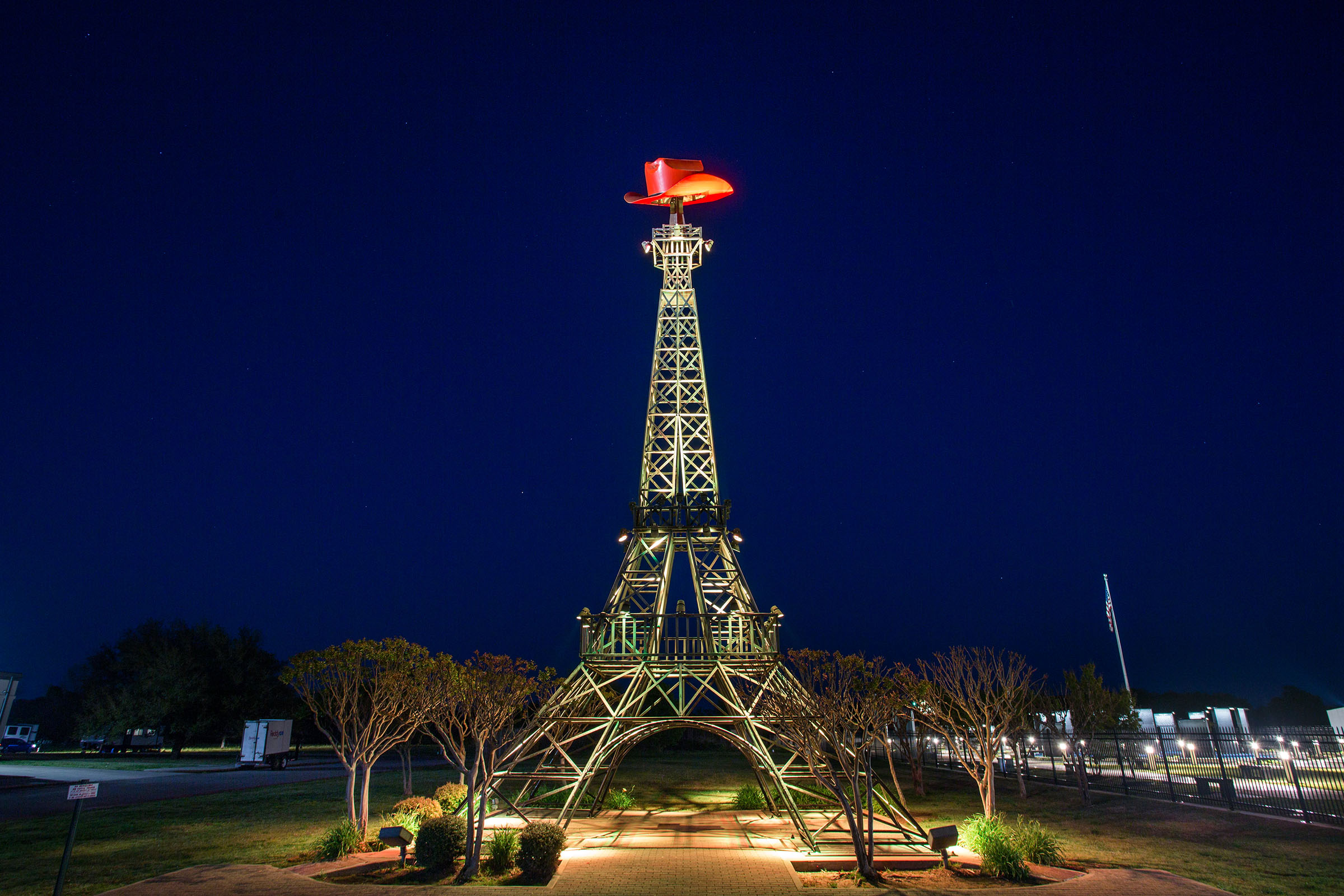 Exploring the Nightlife of Paris, Texas: A Local's Guide to Evening Entertainment